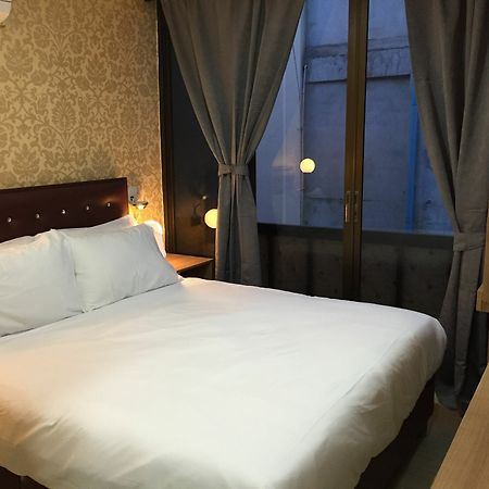Harrys Suite Hotel Bangkok Exterior foto
