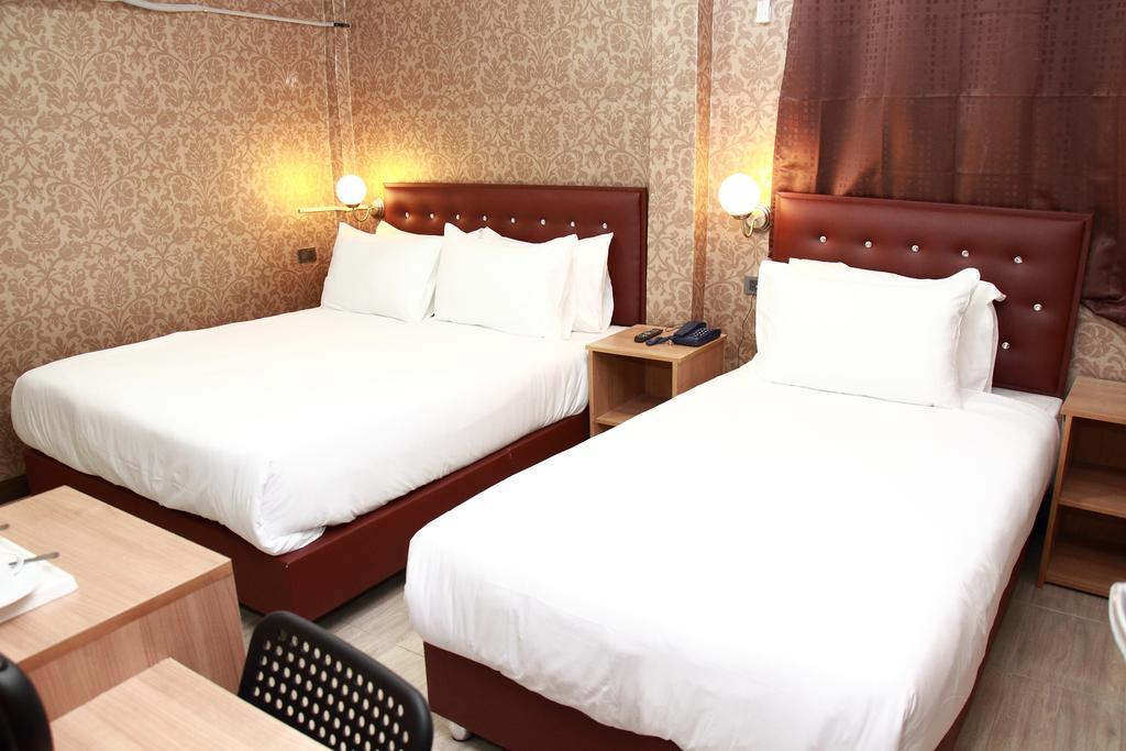 Harrys Suite Hotel Bangkok Habitación foto